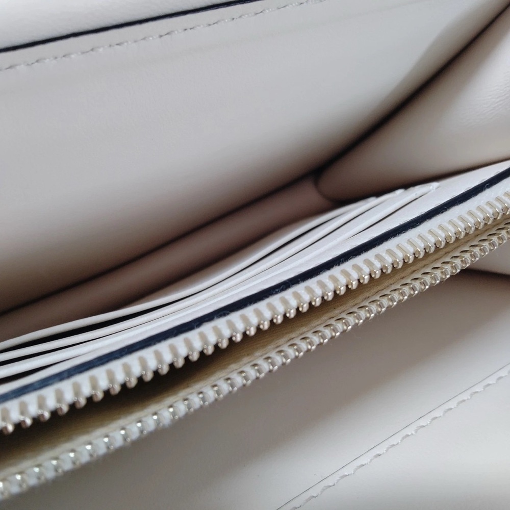 Valentino Garavani White Calf Leather Chain crossbody Bag - Picture 8 of 9